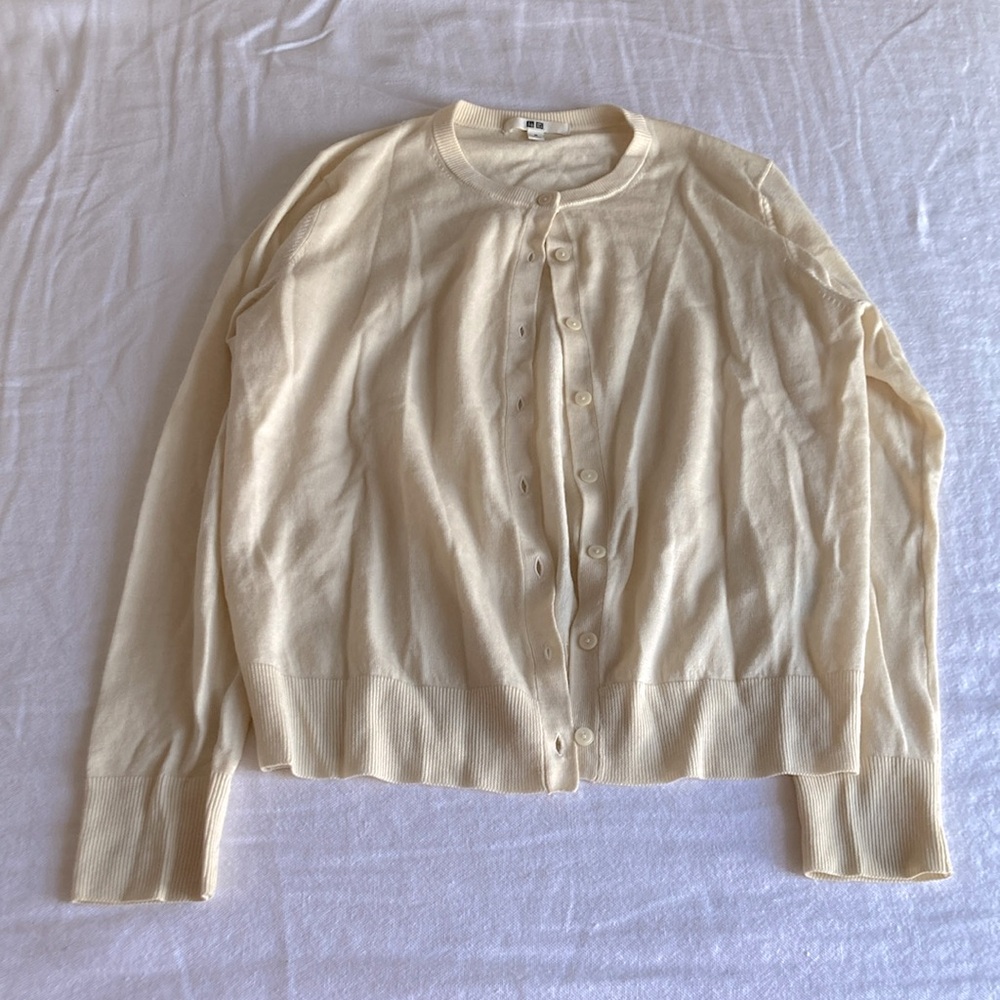 Uniqlo 100% wool crew neck cardigan